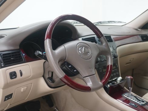 Used 2004 Lexus ES 330 w/ Premium Pkg FWD image 10