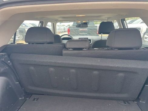 Used 2025 Hyundai Venue SEL FWD image 14