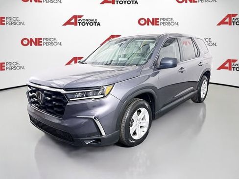 Used 2023 Honda Pilot LX image 3