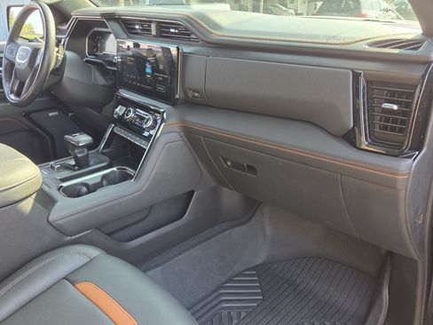 Used 2023 GMC Sierra 1500 AT4 w/ AT4 Premium Package AWD/4WD image 17