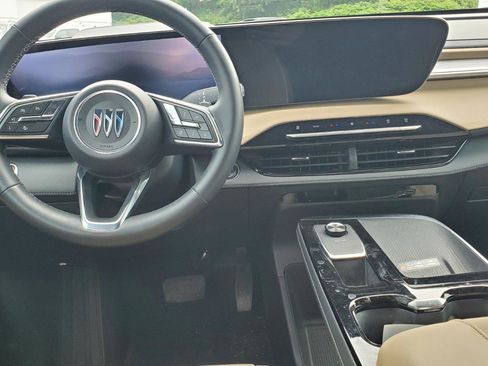 Used 2025 Buick Enclave Preferred w/ Power Package FWD image 8