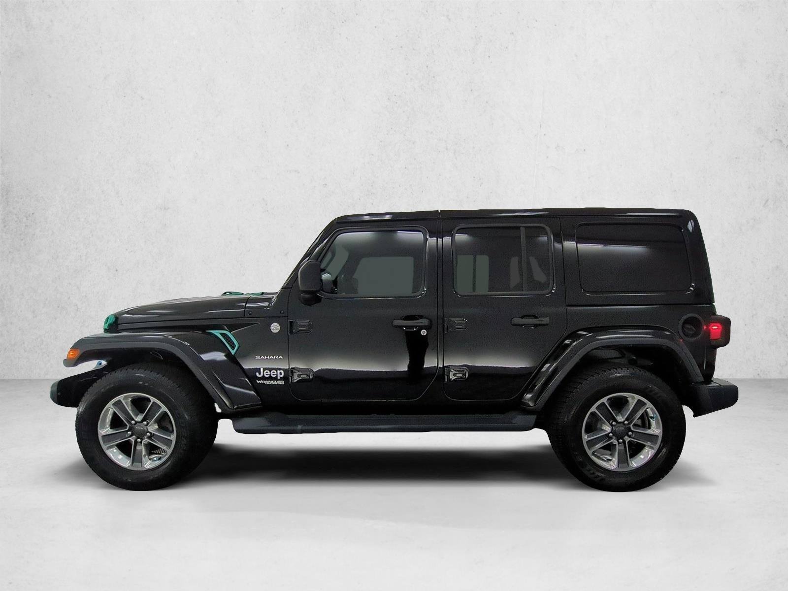 Used 2018 Jeep Wrangler Unlimited Sahara AWD/4WD image 9