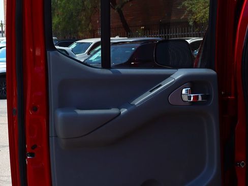 Used 2018 Nissan Frontier SV RWD image 32