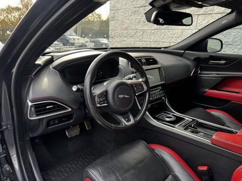 Used 2018 Jaguar XE S image 6