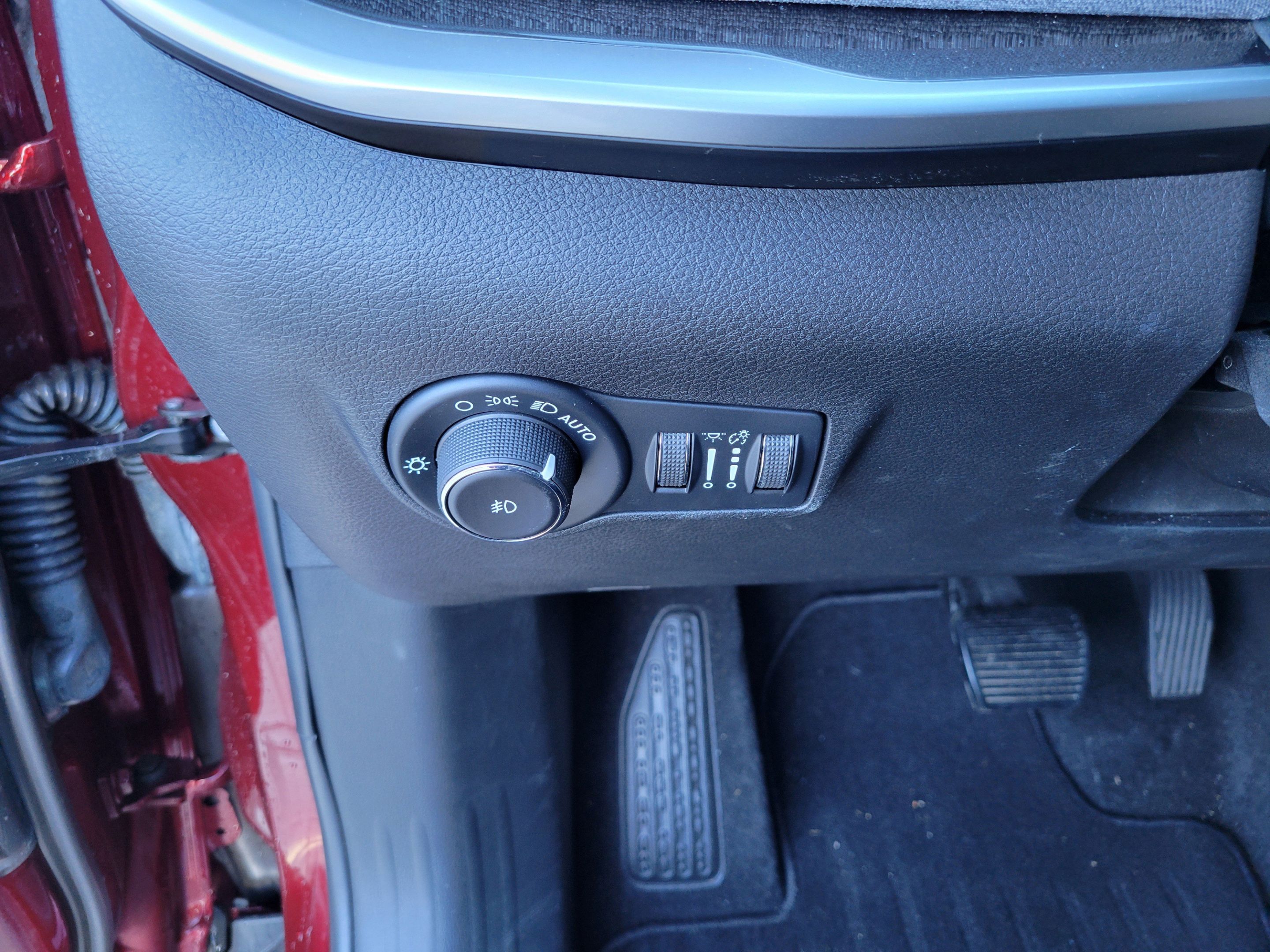 Used 2022 Jeep Compass Latitude FWD image 25