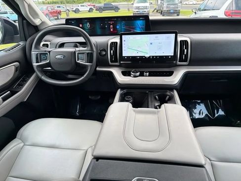 Used 2025 Ford Expedition Active AWD/4WD image 14