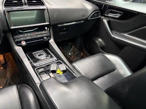 Used 2020 Jaguar F-PACE Premium image 41