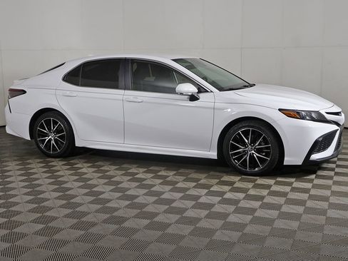 Used 2023 Toyota Camry SE FWD image 11