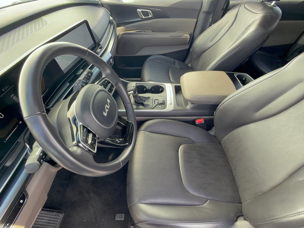 Used 2026 Kia Carnival FWD image 5