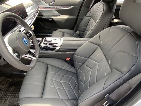 New 2025 BMW i7 M70 image 19
