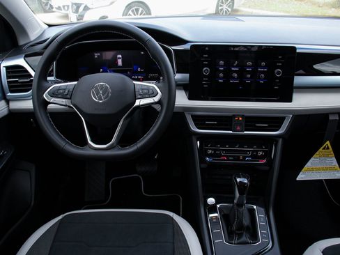 New 2026 Volkswagen Taos SE FWD image 24