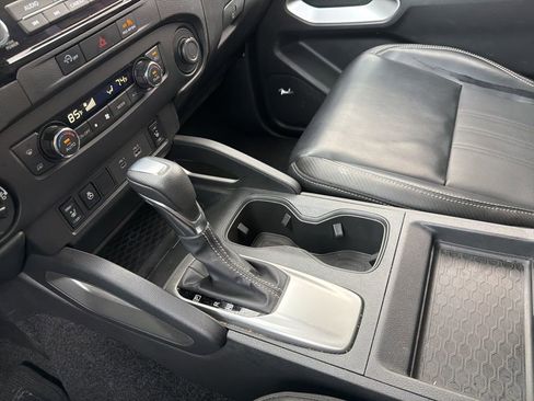 Used 2024 Nissan Frontier SL image 18