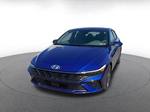 Used 2025 Hyundai Elantra SEL FWD image 6