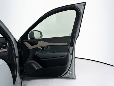 Used 2024 Volvo XC90 B6 Ultimate w/ Protection Package Premier image 35