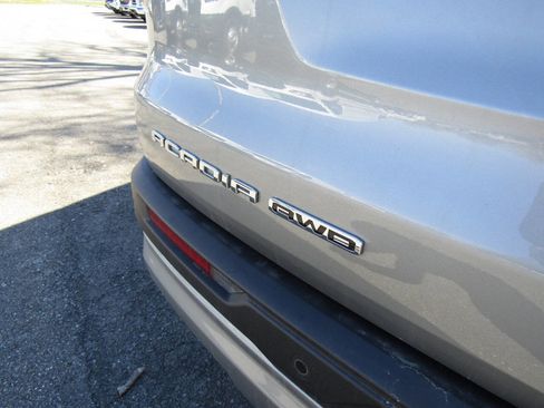 Used 2025 GMC Acadia Elevation w/ Elevation Premium Package image 41