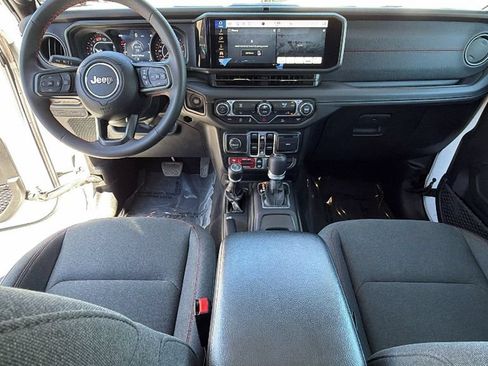 Used 2025 Jeep Wrangler Unlimited Rubicon AWD/4WD image 26