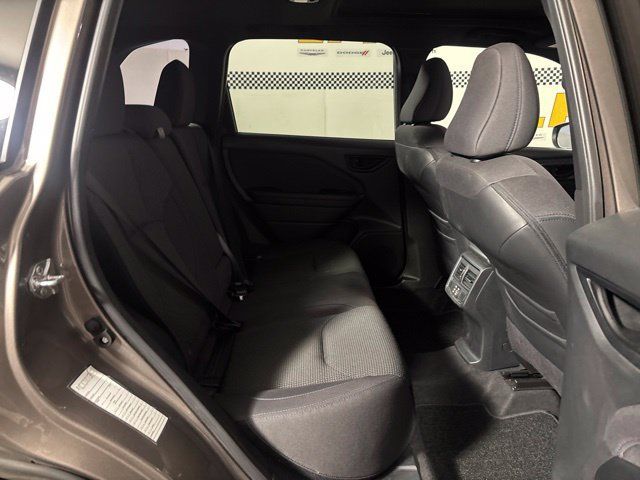 Used 2025 Subaru Forester Premium AWD/4WD image 17