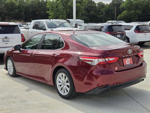 Used 2018 Toyota Camry LE FWD image 8