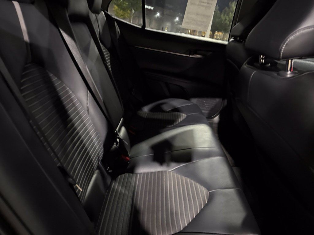 Used 2020 Toyota Camry SE FWD image 15