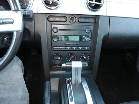 Used 2005 Ford Mustang GT Premium image 30