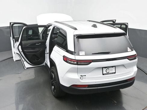 New 2025 Jeep Grand Cherokee Altitude image 64