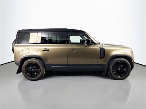 Used 2025 Land Rover Defender 110 S image 4