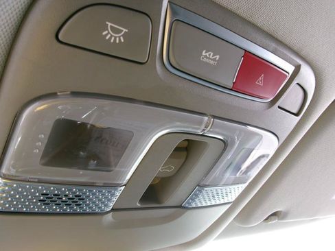 Used 2025 Kia Telluride S FWD image 16