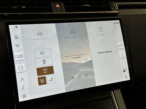 Certified 2025 Land Rover Range Rover Velar Dynamic SE image 15