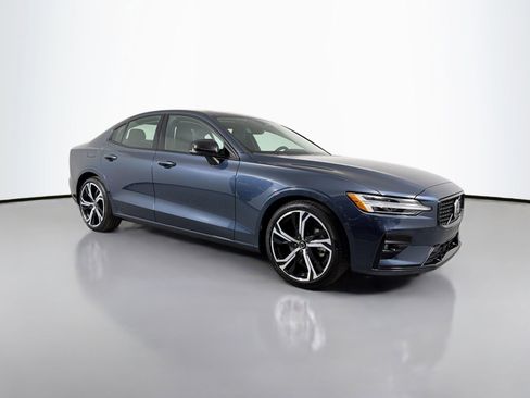 Certified 2024 Volvo S60 B5 Plus image 3