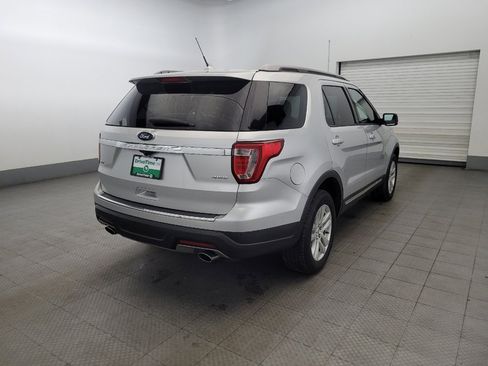 Used 2018 Ford Explorer XLT w/ Equipment Group 202A image 9