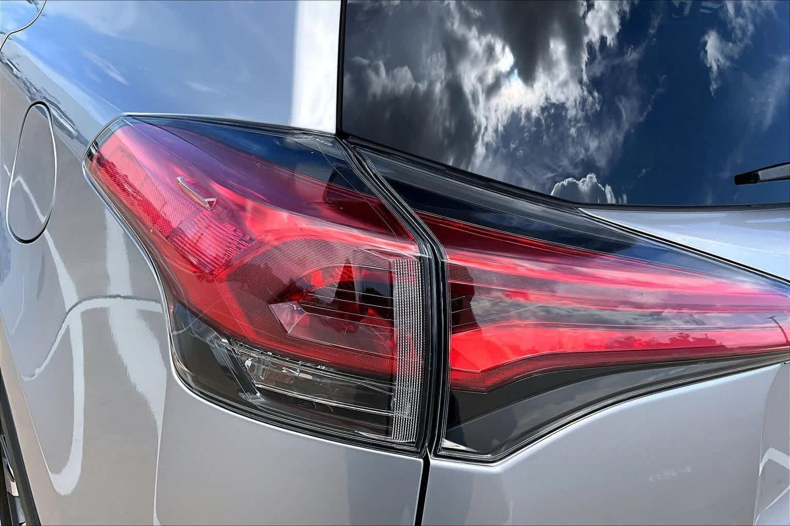 Used 2018 Toyota RAV4 XLE FWD image 29