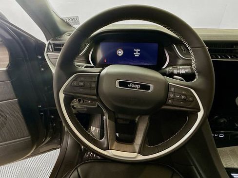 New 2025 Jeep Grand Cherokee L Limited w/ Luxury Tech Group II image 11