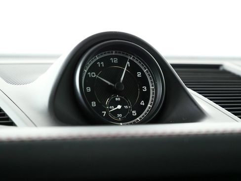 Certified 2022 Porsche Macan AWD image 17