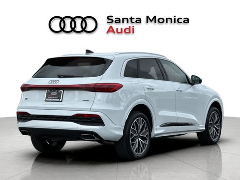 Used 2025 Audi Q5 Premium w/ Premium Plus AWD/4WD image 2