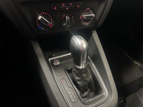 Used 2018 Volkswagen Jetta SE image 16