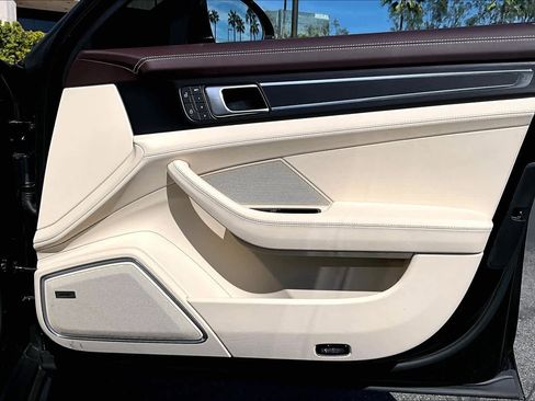 Used 2023 Porsche Panamera image 21