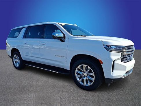 Used 2024 Chevrolet Suburban Premier image 3