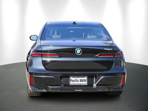Used 2025 BMW 750e xDrive w/ Premium Package image 5