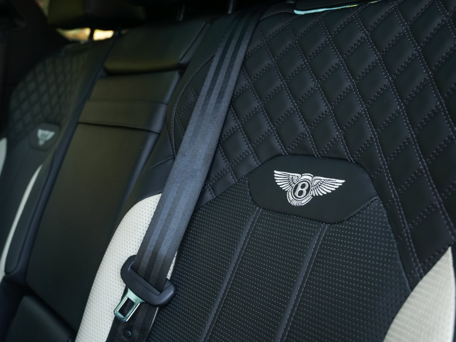 Certified 2023 Bentley Bentayga AWD/4WD image 25