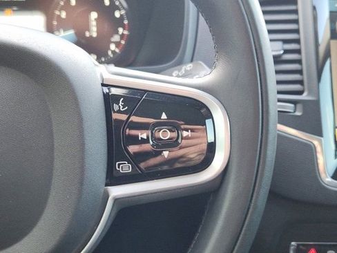 Used 2020 Volvo XC90 T6 Momentum image 30