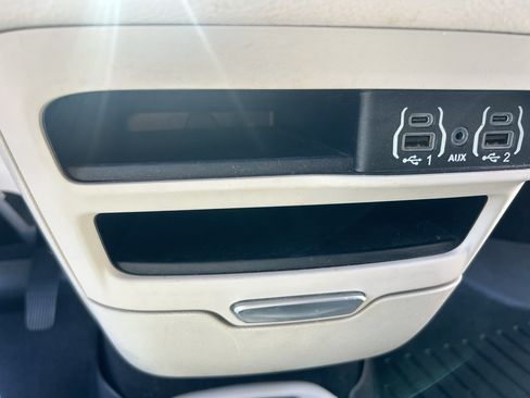 Used 2023 Chrysler Pacifica Touring-L FWD image 21