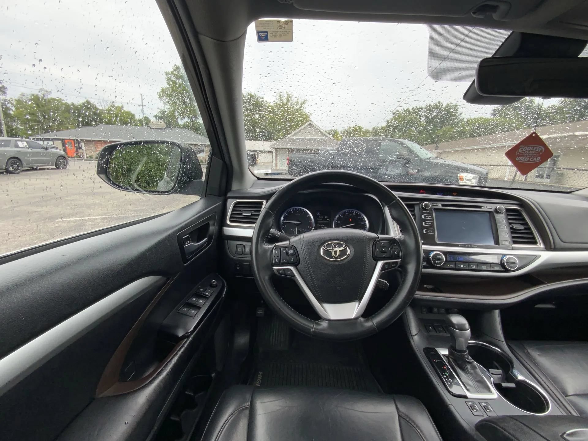 Used 2019 Toyota Highlander XLE AWD/4WD image 11