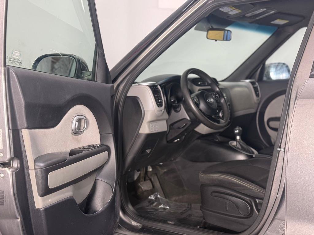Used 2016 Kia Soul + FWD image 9