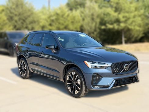 New 2027 Volvo XC60 B5 Plus AWD/4WD image 3