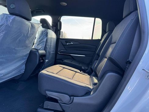 New 2026 Chevrolet Traverse LT image 7