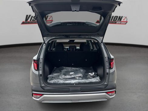 Certified 2025 Hyundai Tucson SE image 11