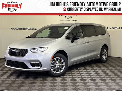New 2026 Chrysler Pacifica Select