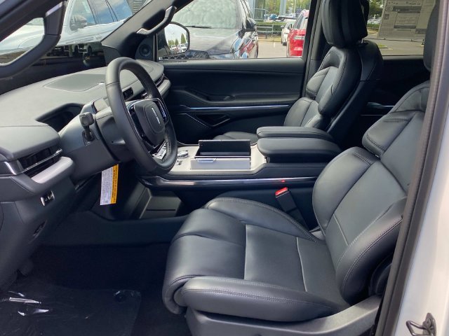 New 2027 Lincoln Navigator Reserve w/ Jet Appearance Package AWD/4WD image 9