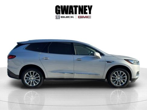 Used 2021 Buick Enclave Essence w/ Sound and Sites Package image 7