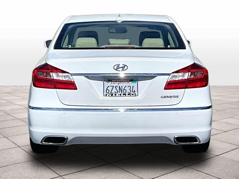 Used 2013 Hyundai Genesis 3.8 w/ Premium Pkg image 7